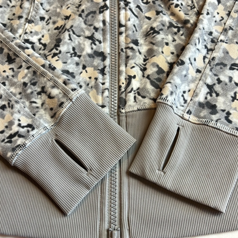Lululemon Nice Asana Jacket Not So Petite Fleur Silver Spoon Grey size 6 - Picture 12 of 15